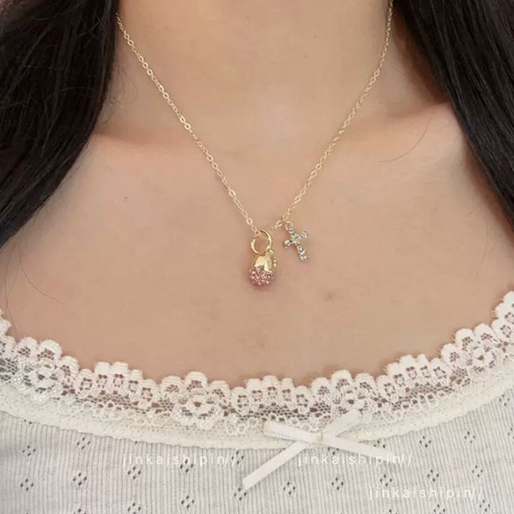 💕 Sweet and cute Pink Pine Cone and Cross Pendant necklace - Picture 7 of 7